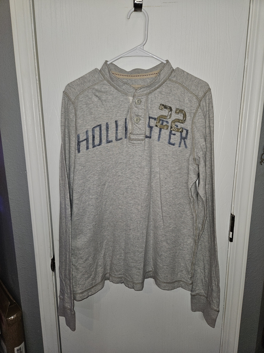 Hollister Boys' Light Gray Long-Sleeve Henley Shirt